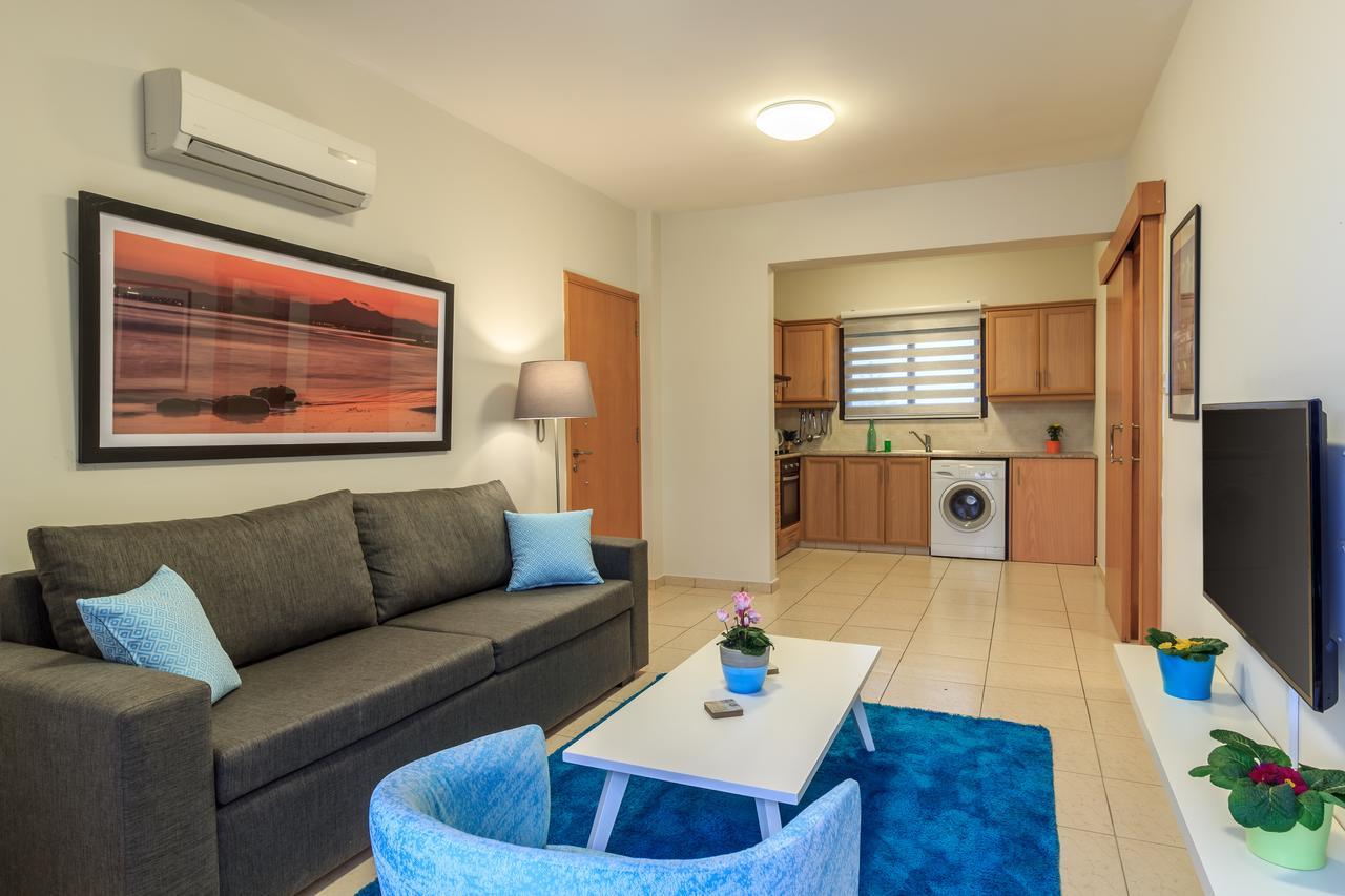 Soho City Apartments Larnaca Exteriör bild