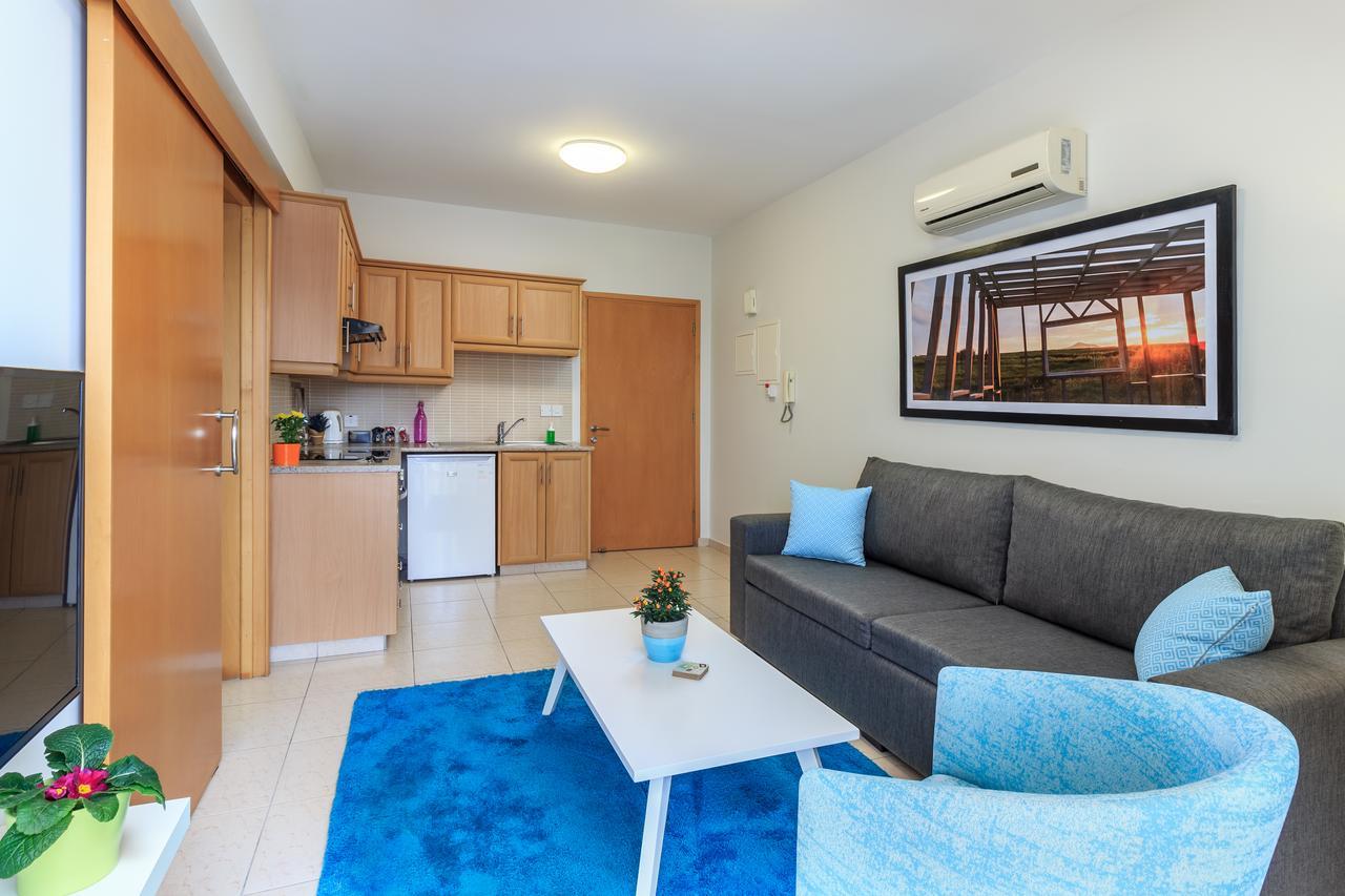 Soho City Apartments Larnaca Exteriör bild