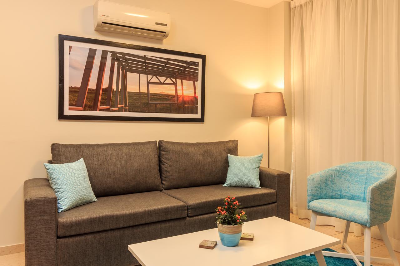 Soho City Apartments Larnaca Exteriör bild